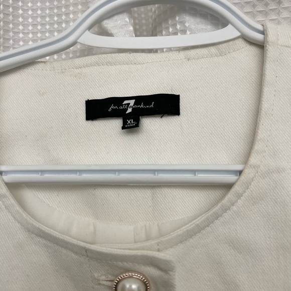 Vest white with pearl buttons - Picture 2 of 2